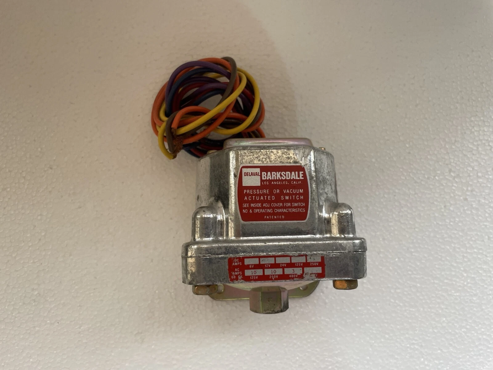Barksdale D2H-A80 Pressure or Vacuum Actuated Switch Type D2H-A80 Switch *New*